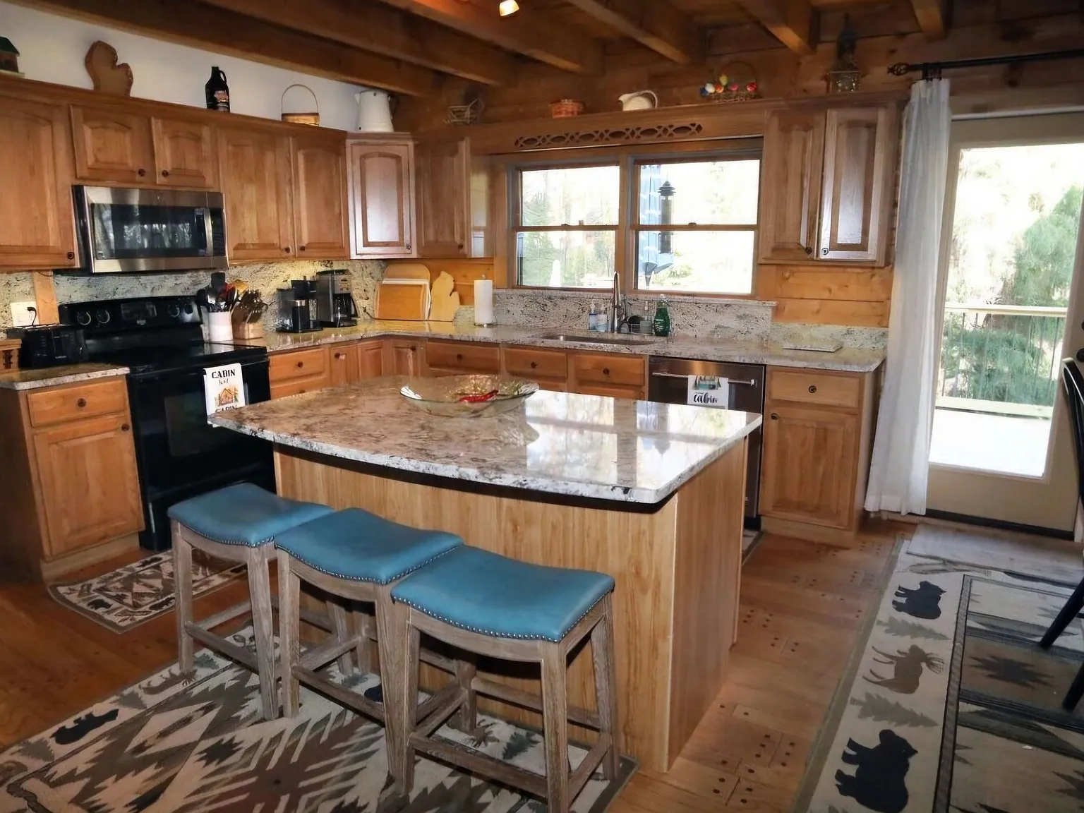 5 bed, 3.5 bath, 3800 sqft, $2,900 — Photo 3