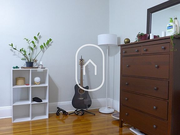 5th image of 141 Sutherland Rd APT 1