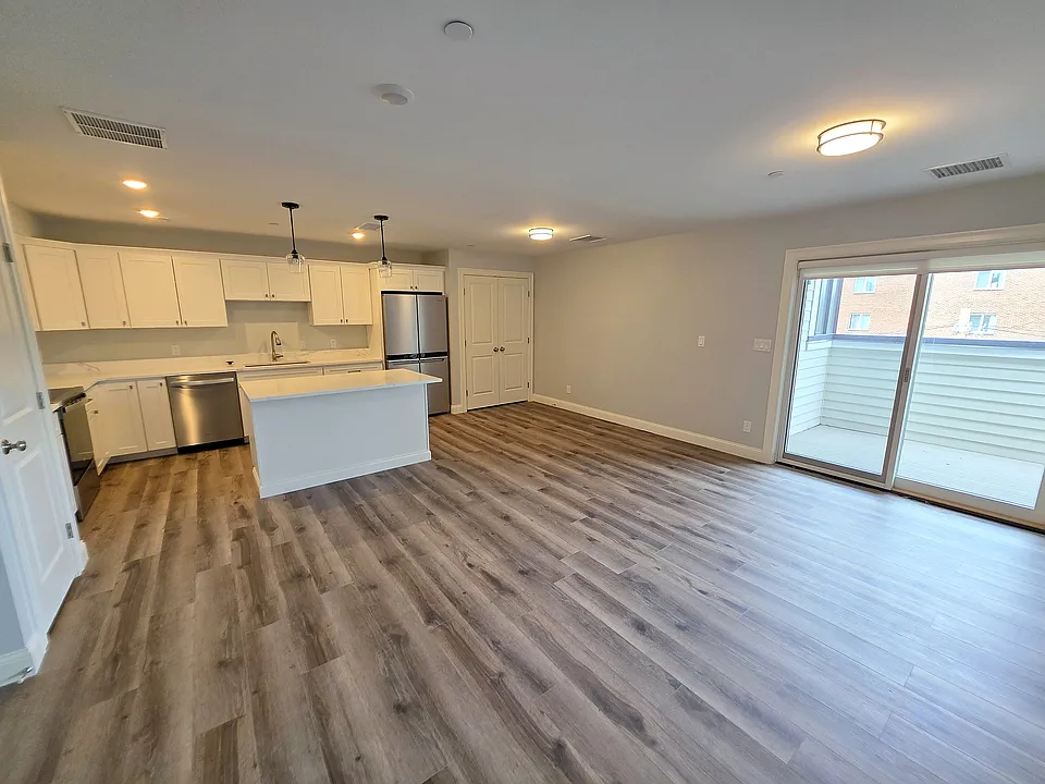 611 Salem St #1