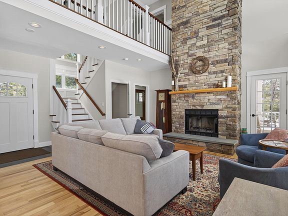 4th image of 10 Clark Island Road