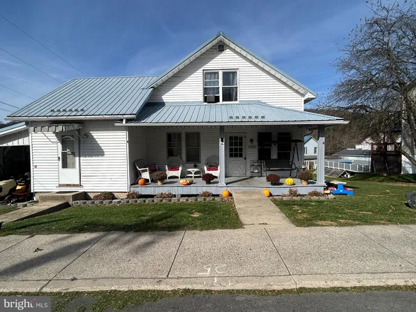2042 Front St, Bayard, WV 26707