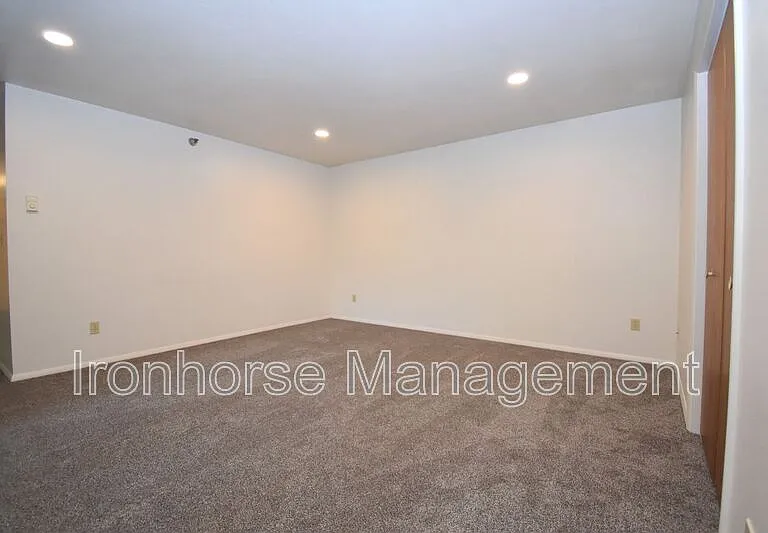 813 W Villard St #78 — Photo 2