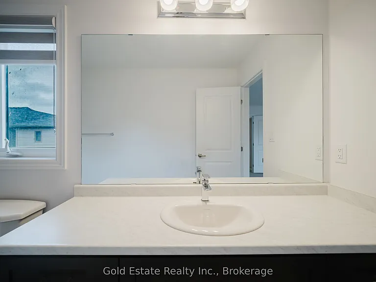 19 McLaren Ave — Photo 36