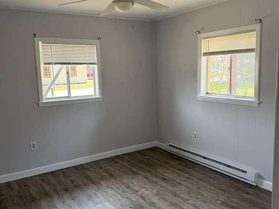 3rd image of 831 Bay St #A