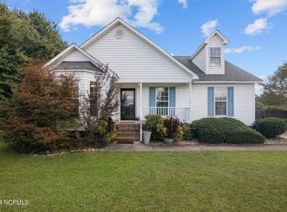 2810 Prestonwood Dr, Grimesland, NC 27837