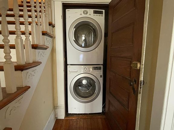 3rd image of 426 Washington Ave SW APT 1