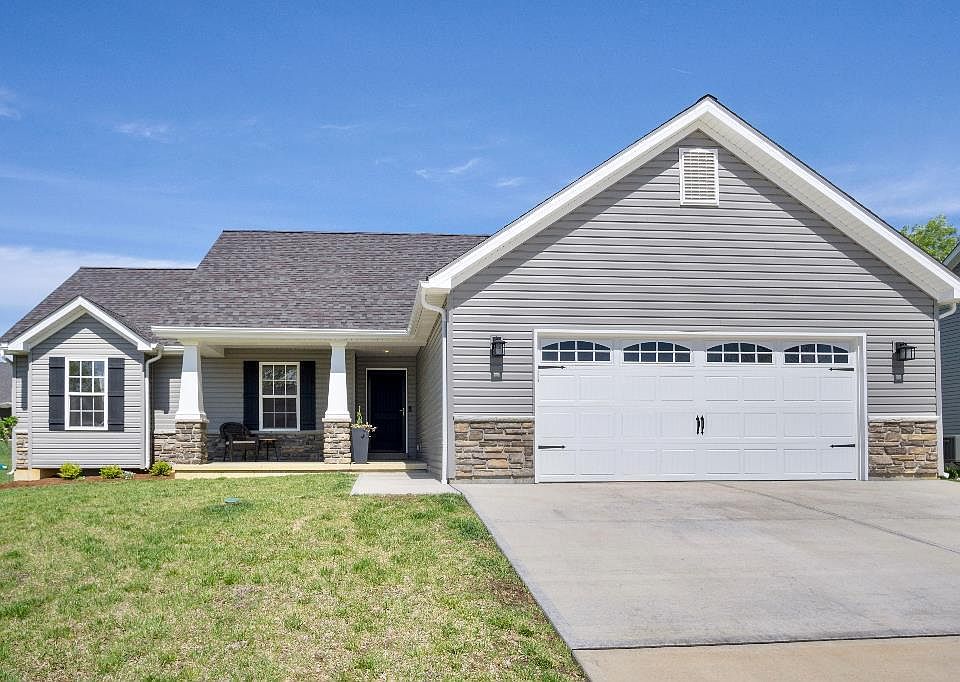 1st image of 527 Cass Dr