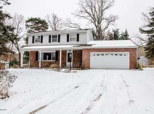 526 Circlewood Dr S, Portage, MI 49002