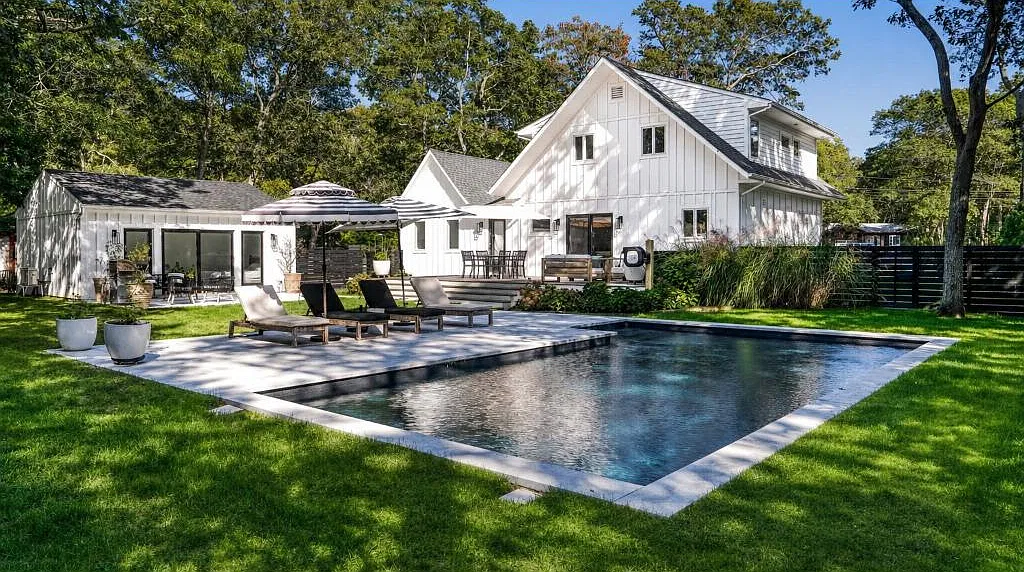 Modern Home with Pool, Pool House, Minutes from Beaches & Town — Photo 1