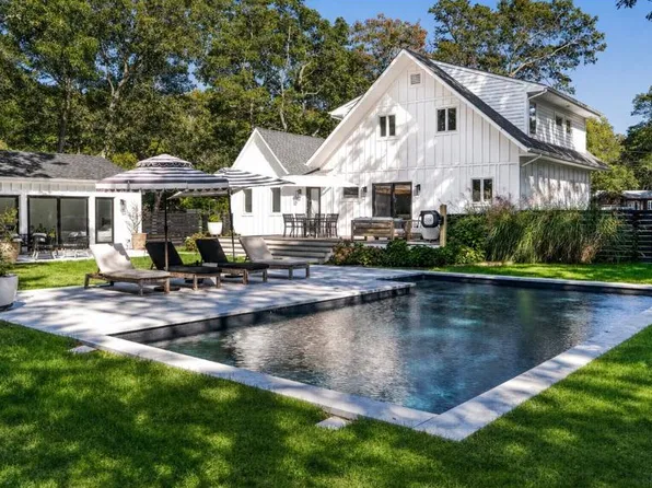 2 Deerfeed Path, East Quogue, NY 11942