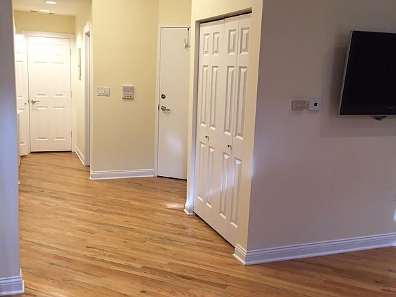 2nd image of 1119 W Grand Ave APT 2R