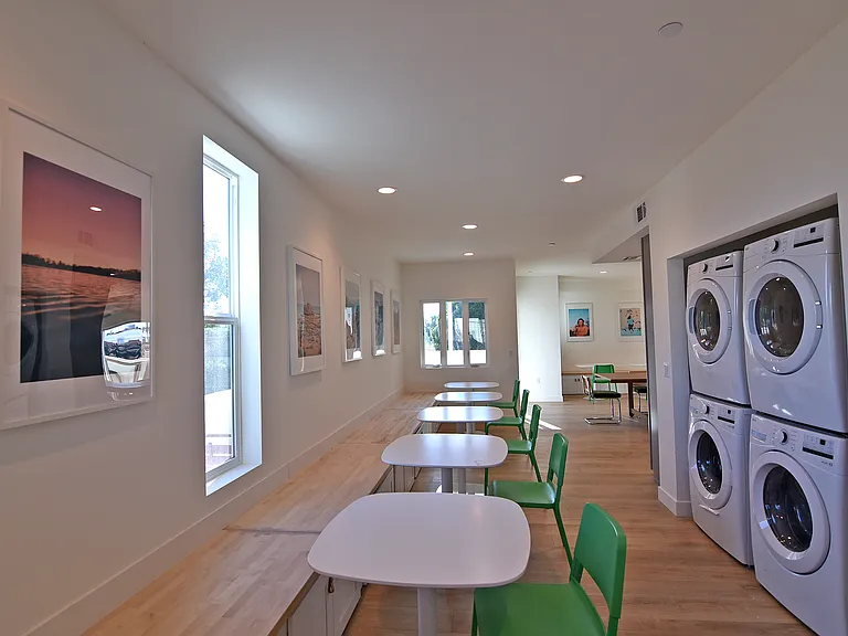 2958 S Victoria Ave — Photo 6