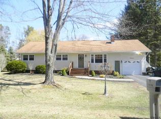 11 Jacob St, Ballston Lake, NY 12019