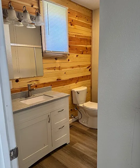 513 Clark St — Photo 3