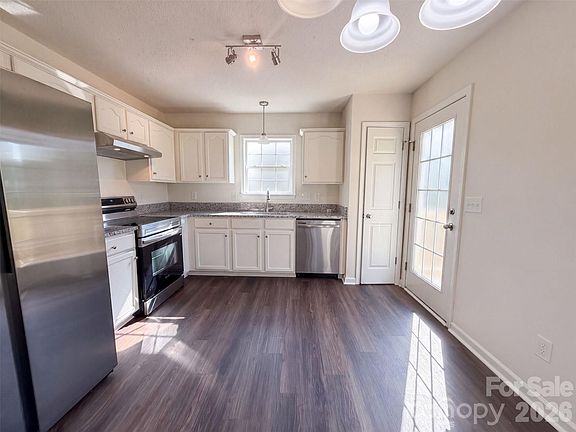 3rd image of 1667 Oak View Way