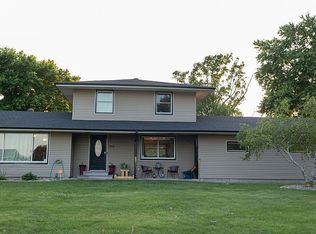 215 S 18th St, Aurora, NE 68818