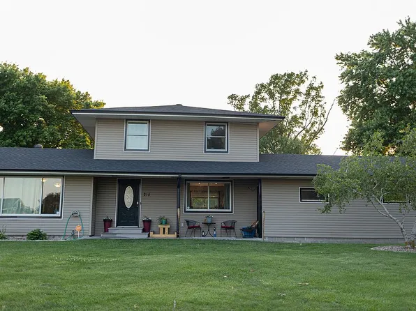 215 S 18th St, Aurora, NE 68818