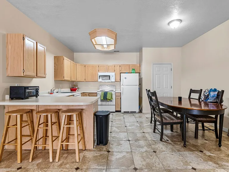 454 N Seven Peaks Blvd #317 — Photo 3