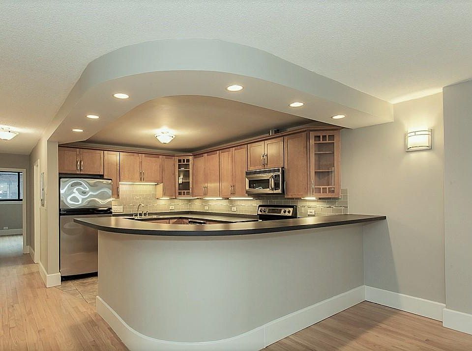 Eat up kitchen bar with down lighting