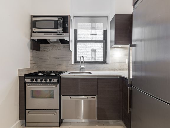 3rd image of 252 E 61st St #S2h
