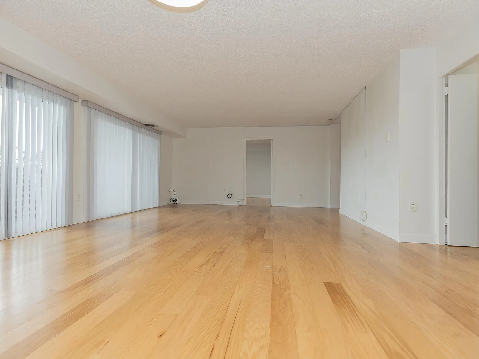 3 bed, 2.0 bath, 1308 sqft, $1,500 — Photo 3