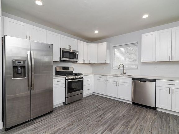 2436 Amelia kitchen-_01252022