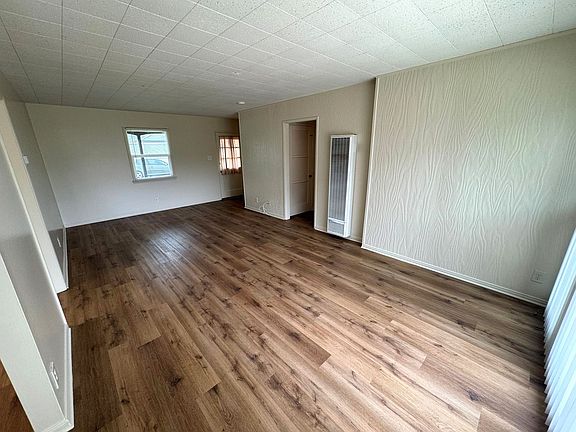 4th image of 510 Eva St