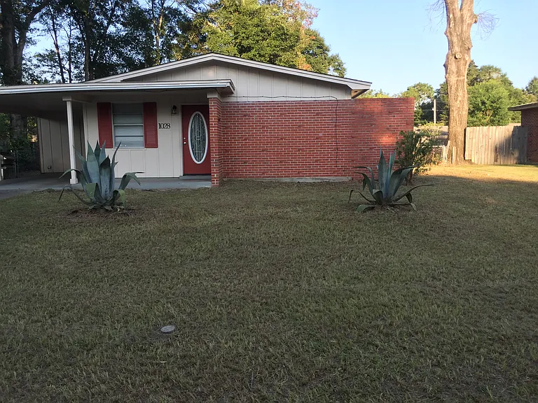 1028 Potomac Dr — Photo 1