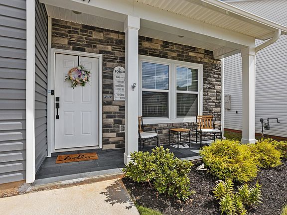 3rd image of 107 Brown Cir