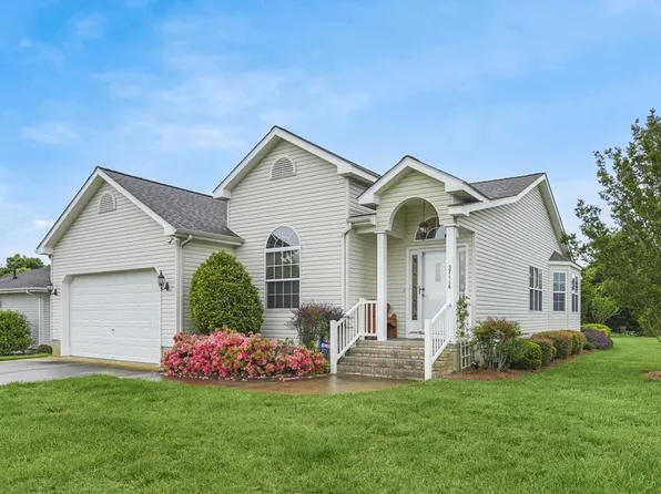 37116 Shark Ct, Greenbackville, VA 23356