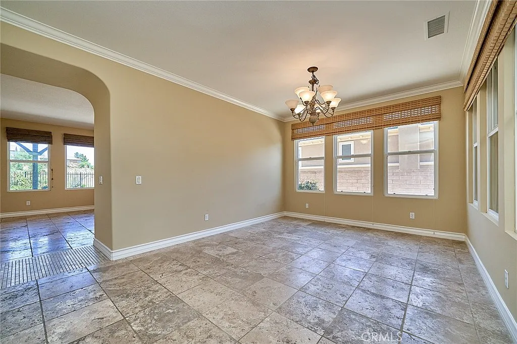 4 bed, 4.5 bath, 4142 sqft, $5,000 — Photo 4