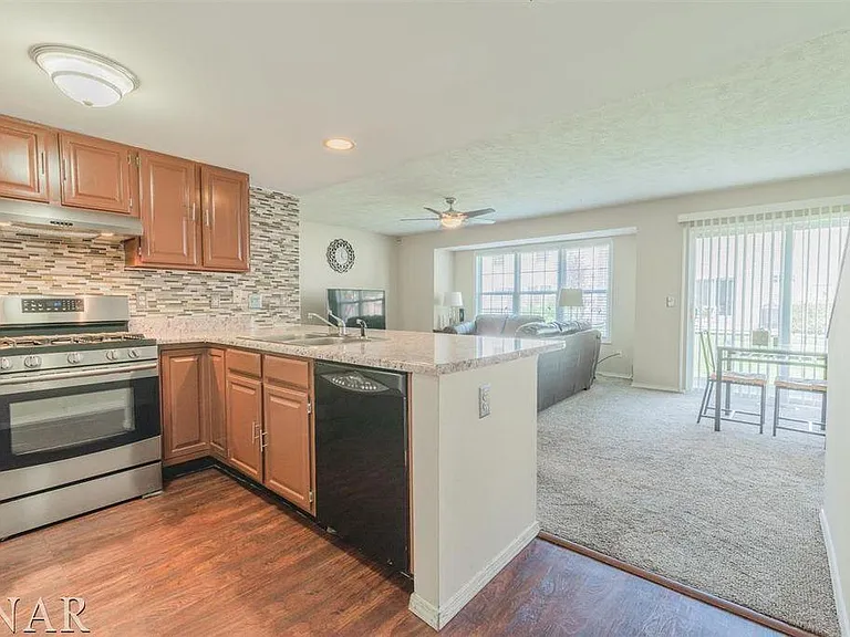 1222 Colonial Ave — Photo 15