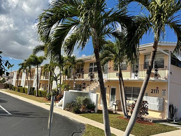 2111 NE 56th St APT 206