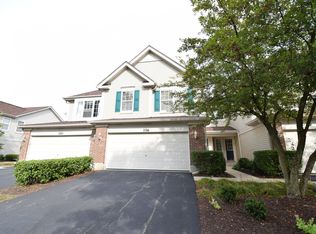 156 Red Rose Dr, Saint Charles, IL 60175