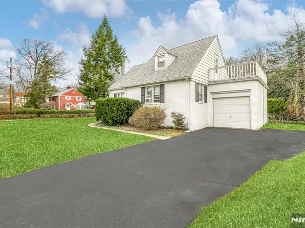 17 Ramsey Ter, Fair Lawn, NJ 07410