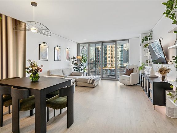 5th image of 420 E Waterside Dr Unit 509