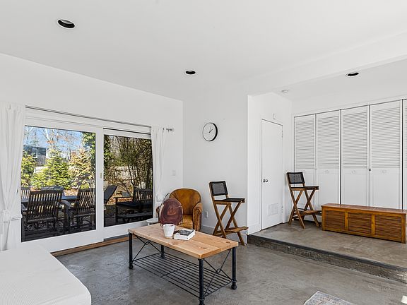 4th image of 997 Springs Fireplace Rd