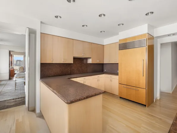 450 East 52nd Street image 20 of 33