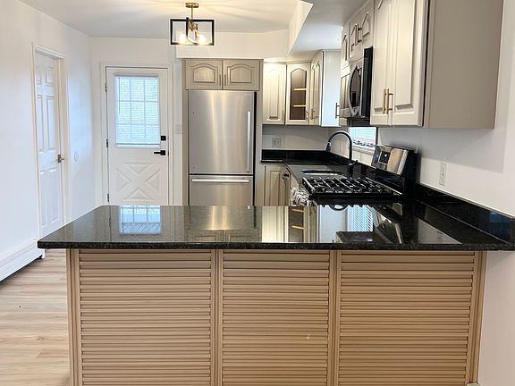5th image of 606 Shawnee St #4