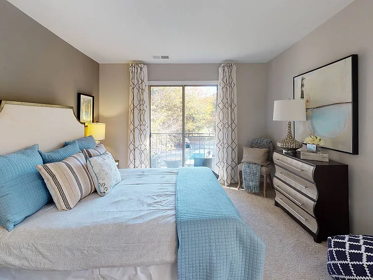 Heritage at Waters Landing — Photo 6