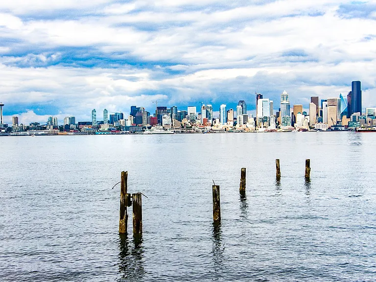 Alki 12 Apartments are located just blocks from Alki Beach. — Photo 17