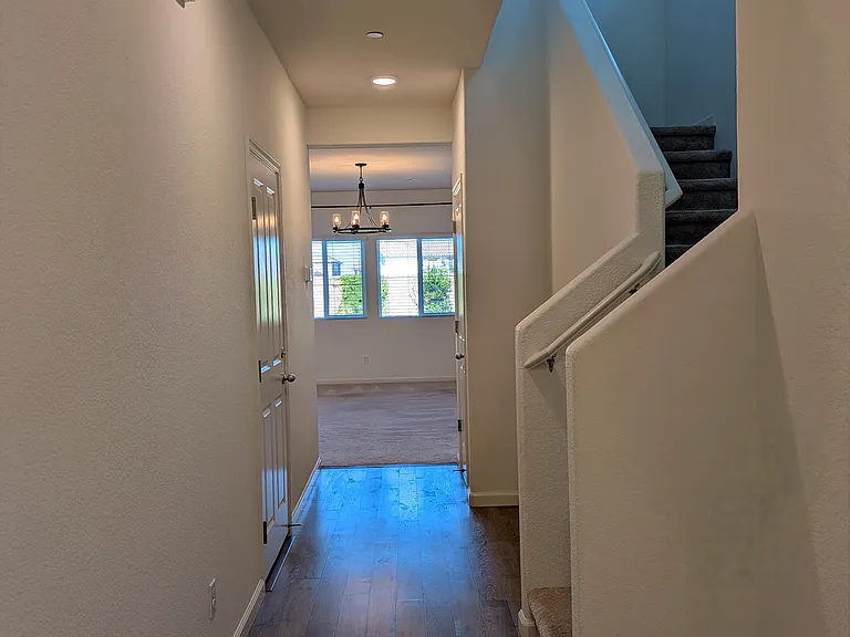 509 Glory Ct — Photo 9