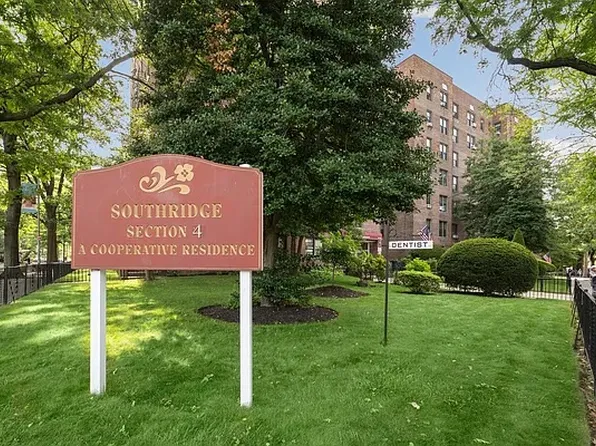 33-44 Junction Boulevard image 17 of 29