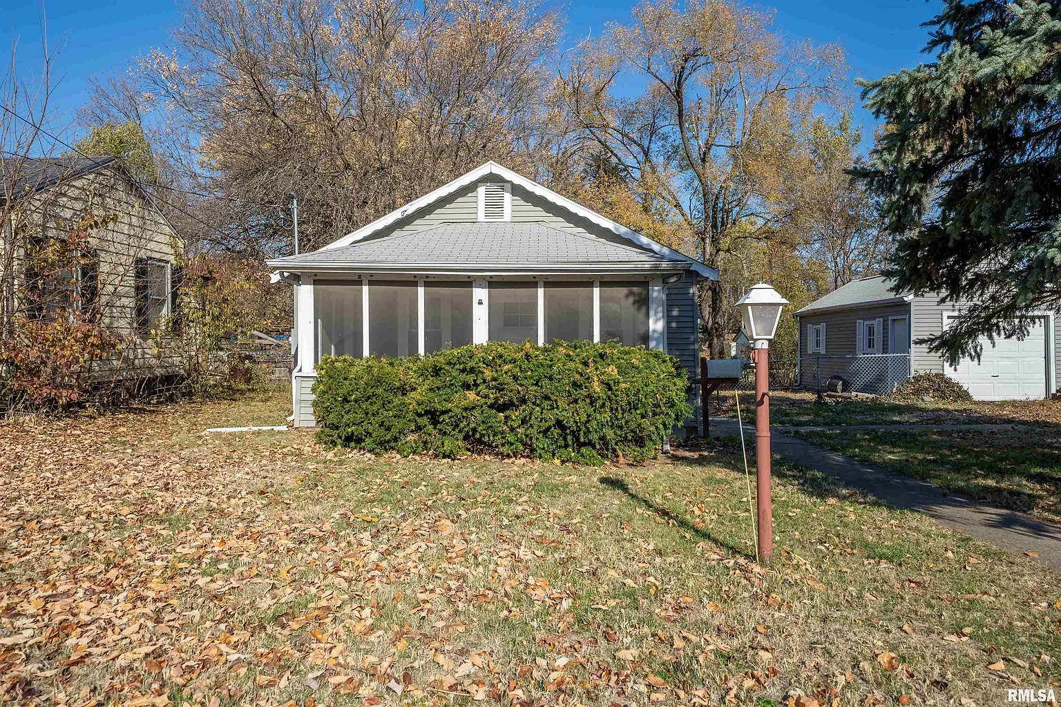 729 E Seneca Pl photo 1