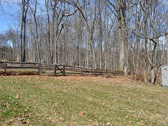5th image of 23 Spring Valley Rd