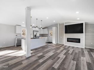 13 Bucklands Ln, Waymart, PA