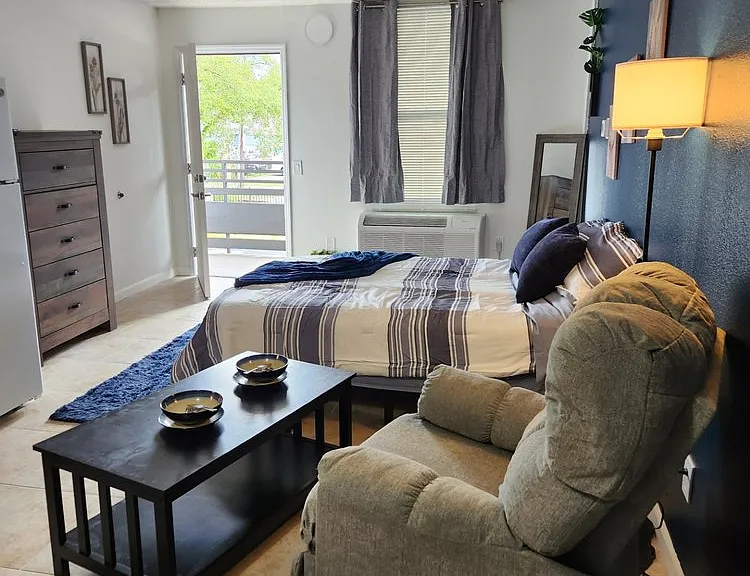 929 W Colonial Dr — Photo 3