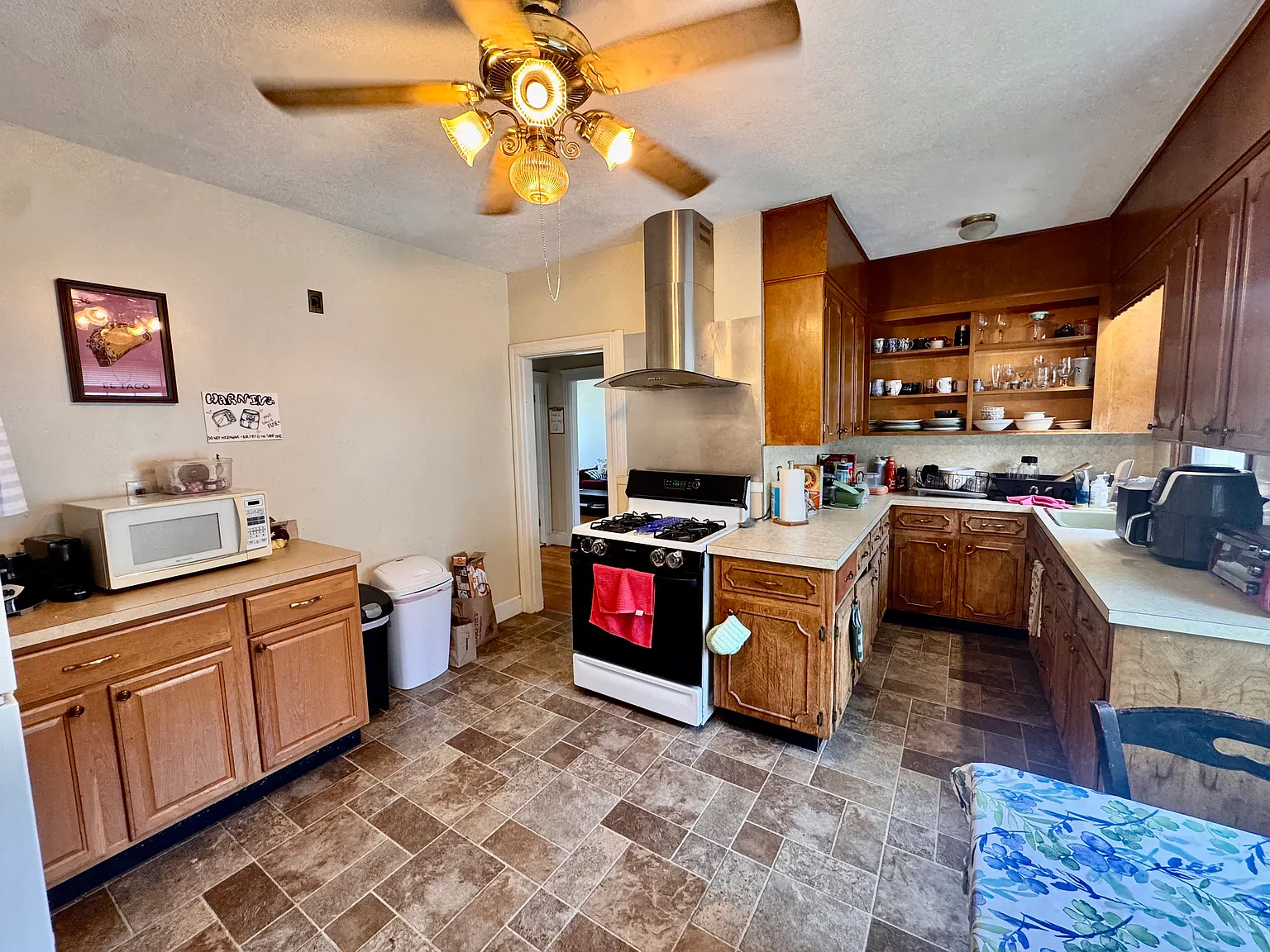 4 bed, 1500 sqft, $3,800 — Photo 2