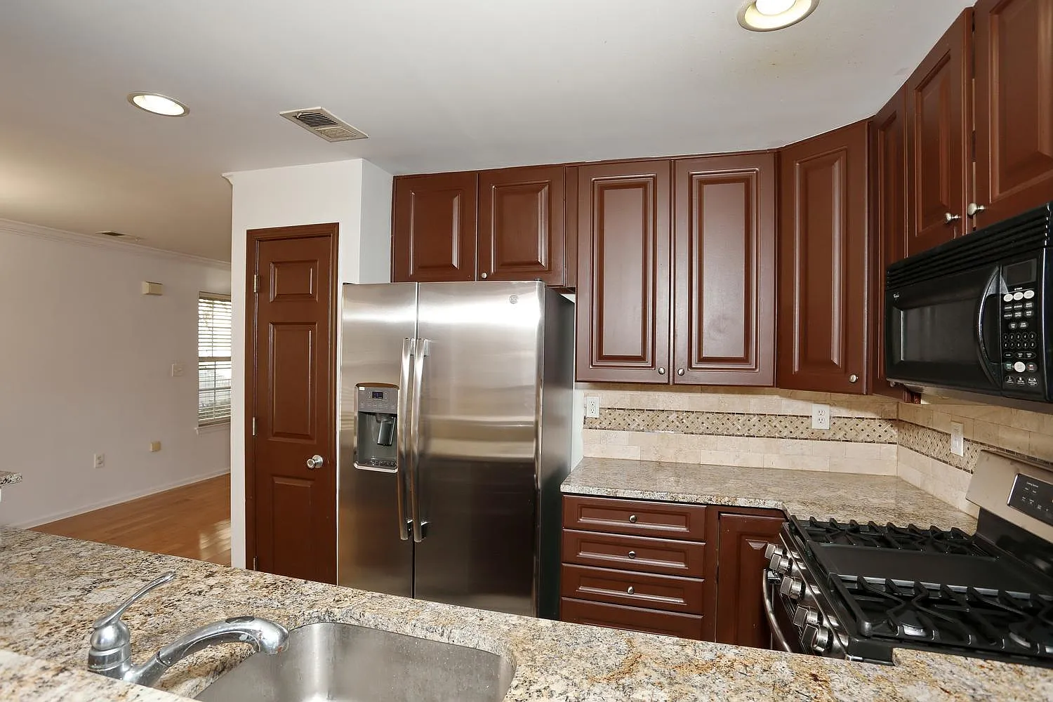 2 bed, 2.5 bath, 1778 sqft, $3,500 — Photo 3