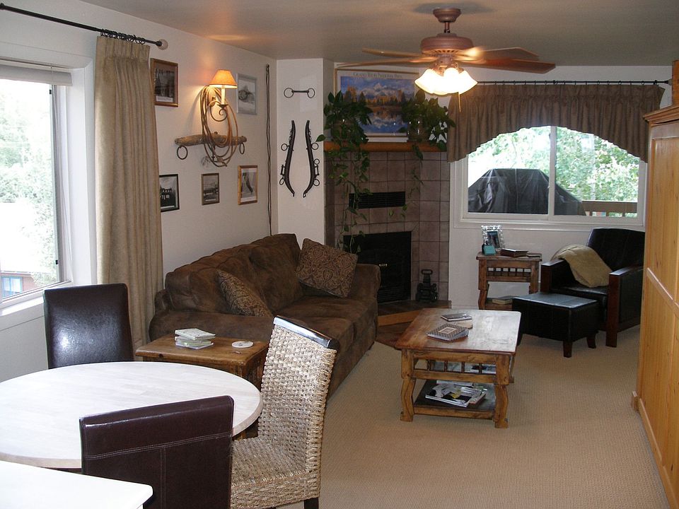 Upstairs living/dining